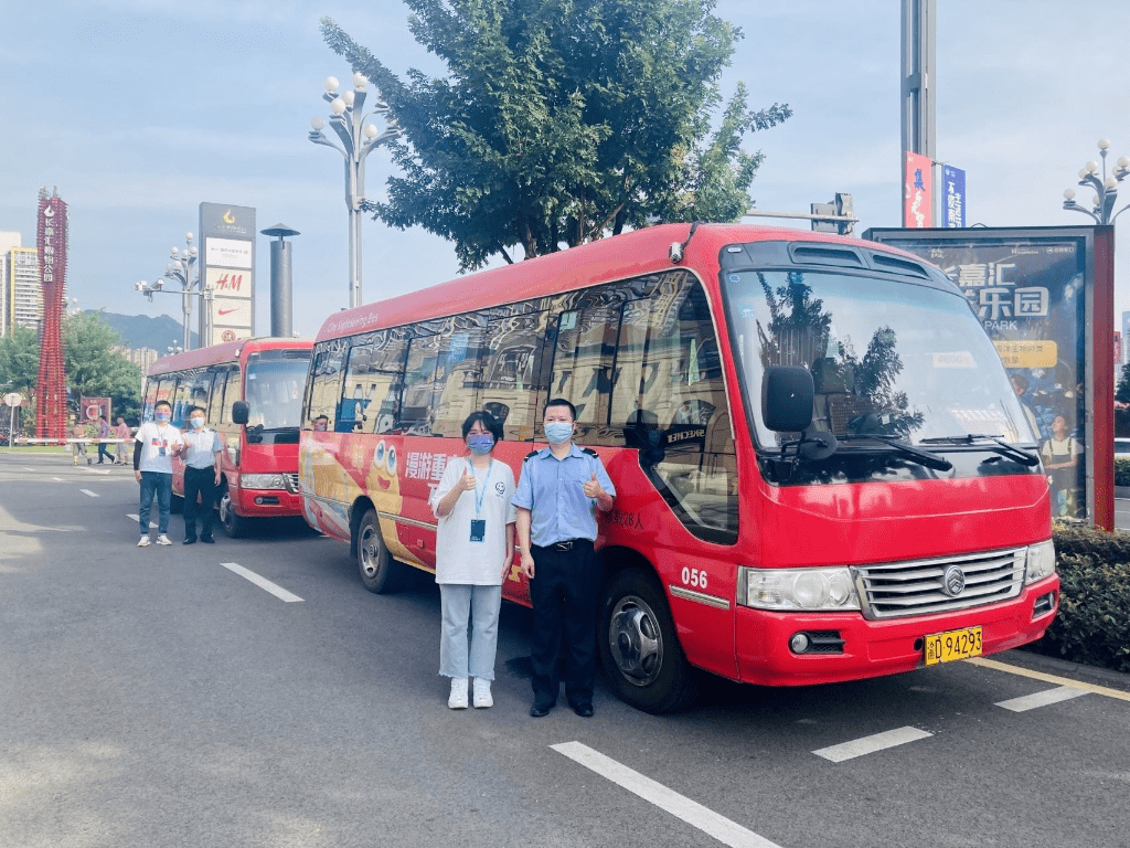 Free sightseeing bus can take you to visit Nanbin Road at night