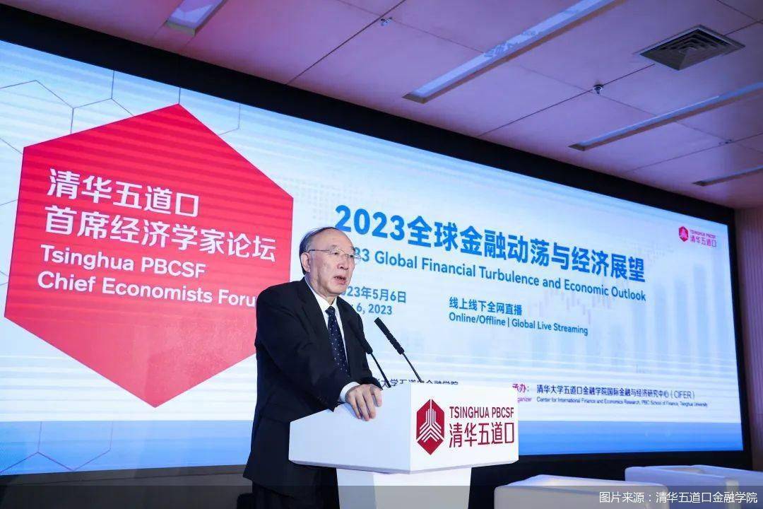 关于中美经济、“核武器”AI 、人民币汇率<strong></p>
<p>美股量化</strong>,听经济学家怎么说