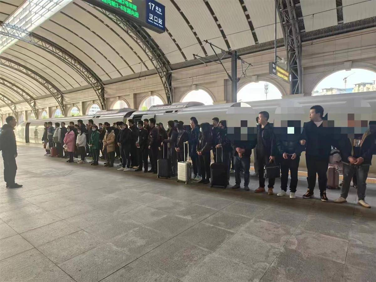 购买虚拟币洗钱10亿元<strong></p>
<p>购买虚拟币 app</strong>！27人“跑分洗钱”团伙被一锅端