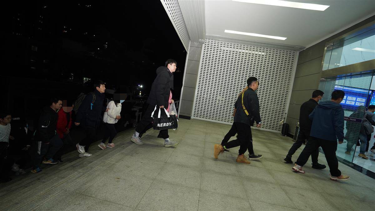 购买虚拟币洗钱10亿元<strong></p>
<p>购买虚拟币 app</strong>！27人“跑分洗钱”团伙被一锅端