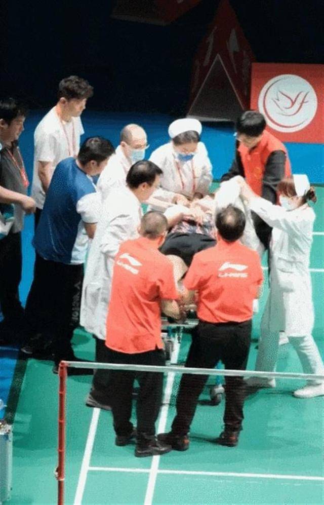 羽毛球世界第一石宇奇比赛中突发意外<strong></p>
<p>最新虚拟币发布</strong>，被担架抬走后留院观察