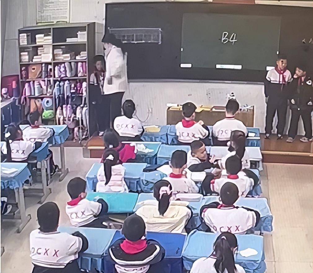 7岁男生踩脏地板<strong></p>
<p>虚拟币评测</strong>，鞋被语文老师扔垃圾桶，脚冷穿鞋又被数学老师拎讲台扇耳光；两名涉事女教师已被学校开除