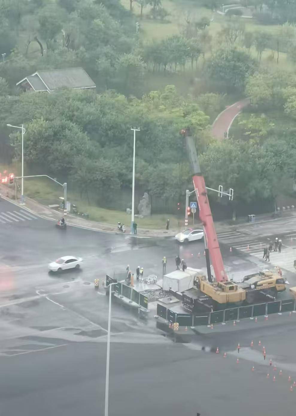 柳州烂尾轻轨墩柱被拆<strong></p>
<p>虚拟币评测</strong>，承建方披露原因！市民称又得堵一次路