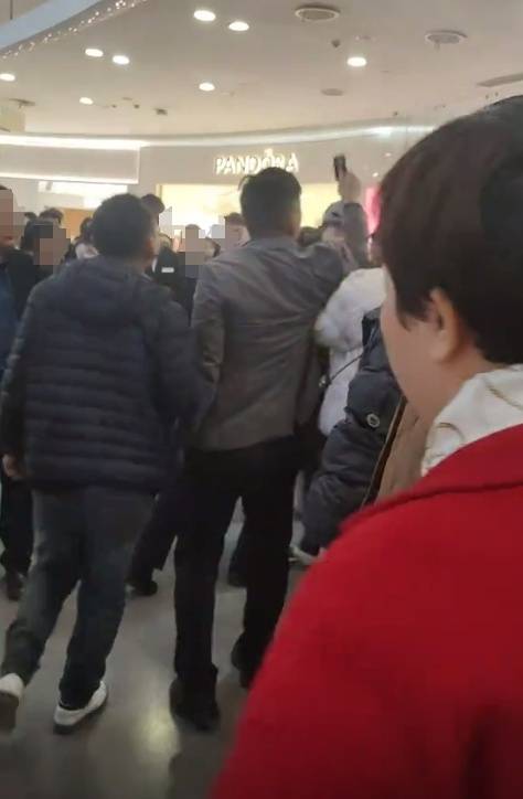 工资被折换成郑州一商场购物卡<strong></p>
<p>现在有多少种虚拟币</strong>，每月仅一天能使用，律师：以购物卡支付工资或涉嫌违法