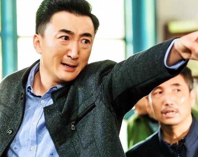 他是知名演员<strong></p>
<p>lisk虚拟币</strong>,40岁二胎得女,41岁突然离世将悲痛留给妻子与儿女