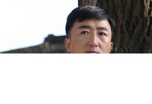 他是知名演员<strong></p>
<p>lisk虚拟币</strong>,40岁二胎得女,41岁突然离世将悲痛留给妻子与儿女