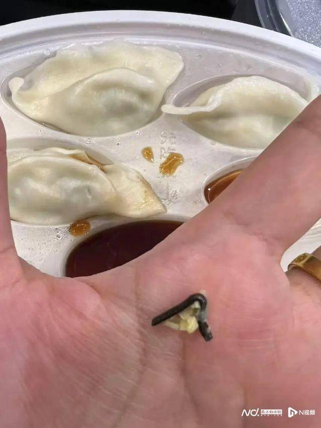 “水饺吃出铁丝”!为删差评<strong></p>
<p>酷赚网虚拟币交易</strong>,商家竟盗用消费者微信头像捏造聊天记录