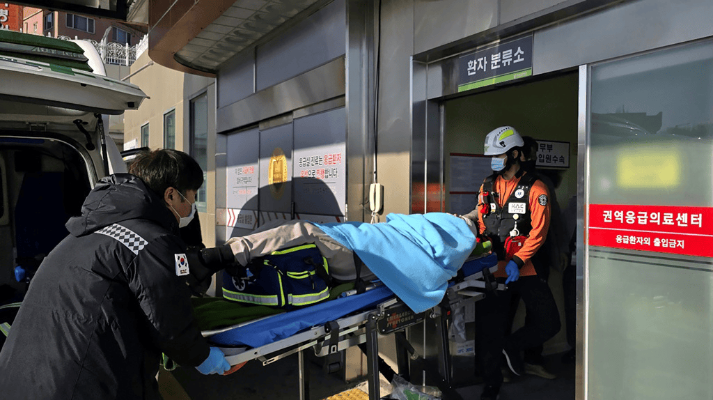 韩国空难两名幸存者：33岁空少恐全身瘫痪<strong></p>
<p>酷赚网虚拟币交易</strong>，空姐脚踝和头部受伤