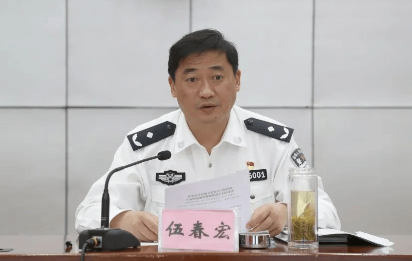 黄山市委常委、秘书长、政法委书记、市公安局局长伍春宏<strong></p>
<p>b网</strong>,履新职