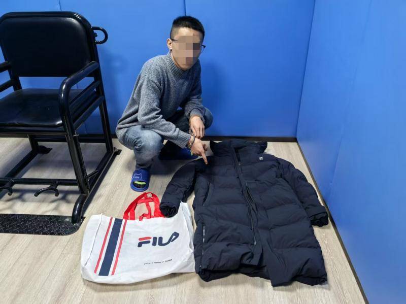 快过年<strong></p>
<p>虚拟币挖矿源码</strong>了 男子返乡前偷走前同事新买的品牌羽绒服 被北京铁警刑事拘留