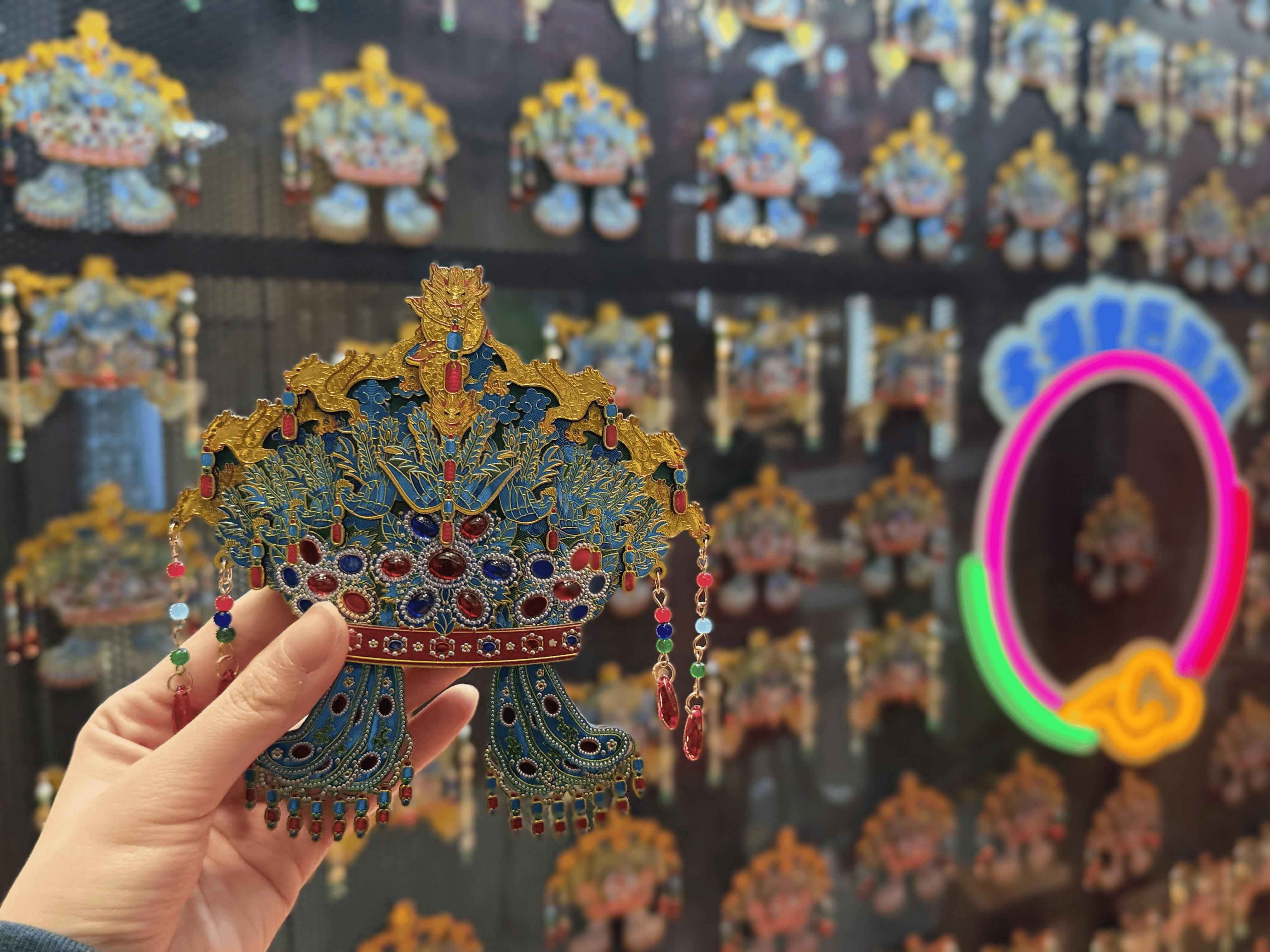 近1个月卖出7万件<strong></p>
<p>虚拟币挖矿源码</strong>，“昌平牌”凤冠冰箱贴亮相线下商圈