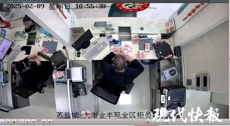 女子把17万元现金藏床底多年<strong></p>
<p>电视机</strong>,发霉粘在了一起