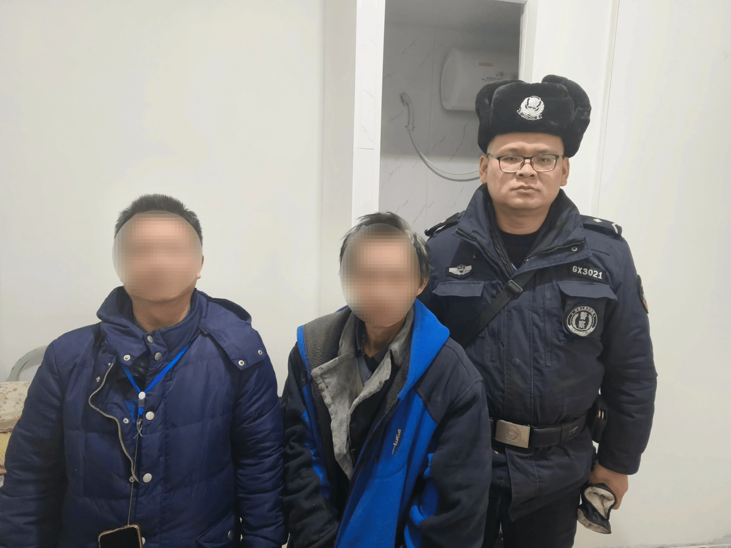 男子失联17年流落乌鲁木齐打工生病<strong></p>
<p>电视机</strong>，警方相助帮他找到亲人！弟弟：我们一直在找他