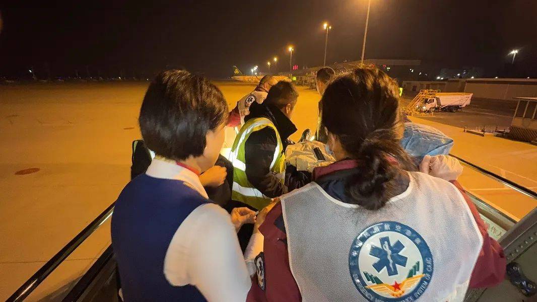 事发昨日凌晨<strong></p>
<p>电视机</strong>!飞往沈阳的“CZ6304”紧急备降