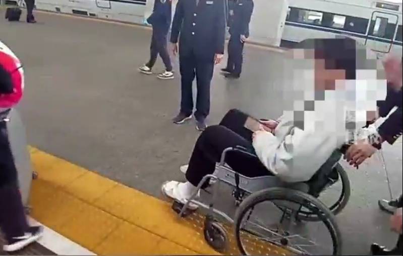 “救命<strong></p>
<p>ltc</strong>,我不想死”!厦门北站,D131次列车突发!