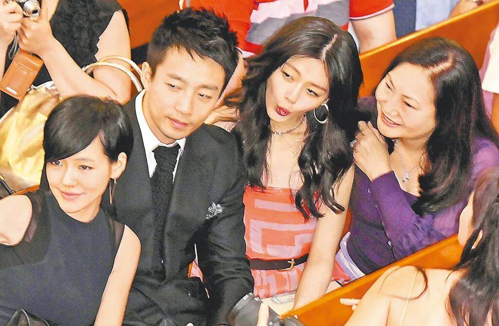 汪小菲为避媒体6天没出门<strong></p>
<p>e原油</strong>,与S妈打视频官司争遗产