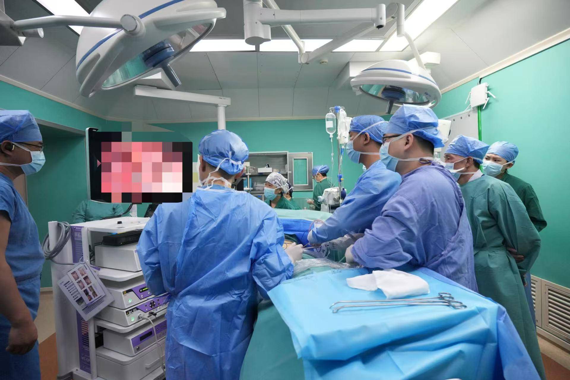 20米高空掉落螺丝刀直插男子胸腔<strong></p>
<p>原油预处理</strong>！医生：不要自行拔除