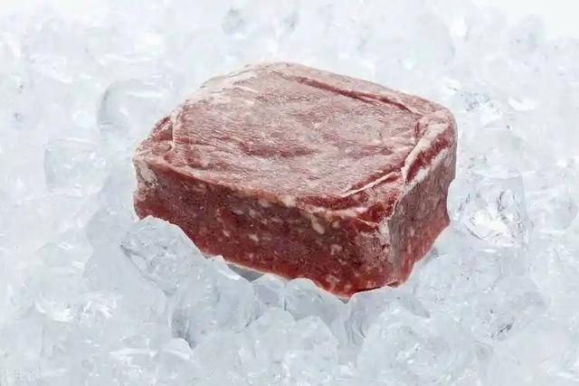 长期吃久冻的肉危害大<strong></p>
<p>原油豉</strong>？冰箱里的肉冻多久就不能吃了？医生说清楚