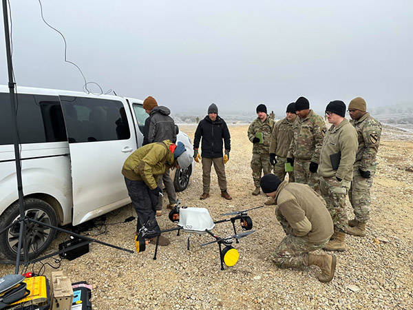 “在无人机技术上<strong></p>
<p>原油外汇代码</strong>，还没有一家美国公司能跟得上乌克兰”