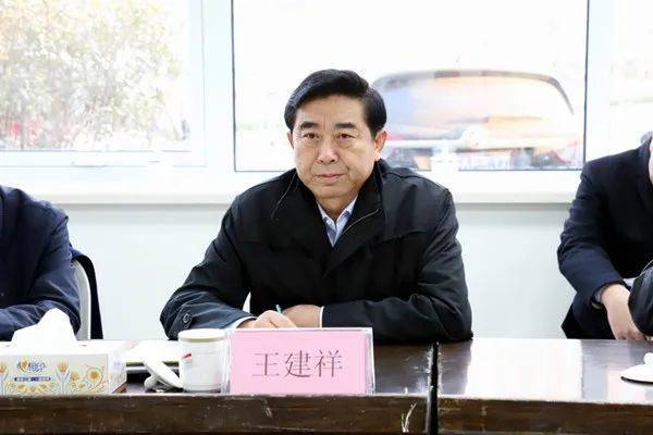 青岛两位原副市长同时落马<strong></p>
<p>国际原油新闻</strong>，或涉37亿烂尾项目