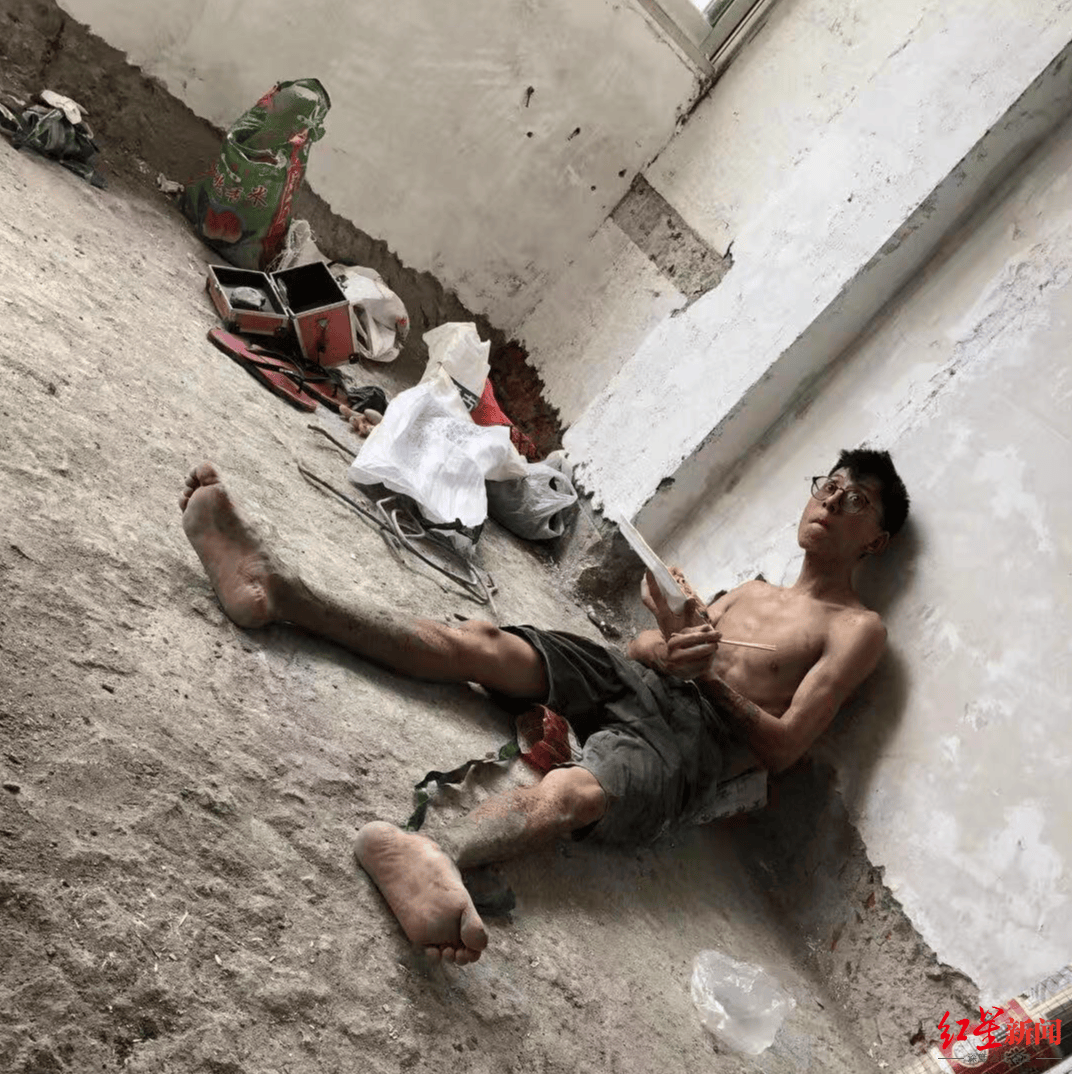 小伙搬砖9年攒200万<strong></p>
<p>现货原油开户</strong>,修别墅买车:宁愿不要这些钱,若时间倒流想好好读书