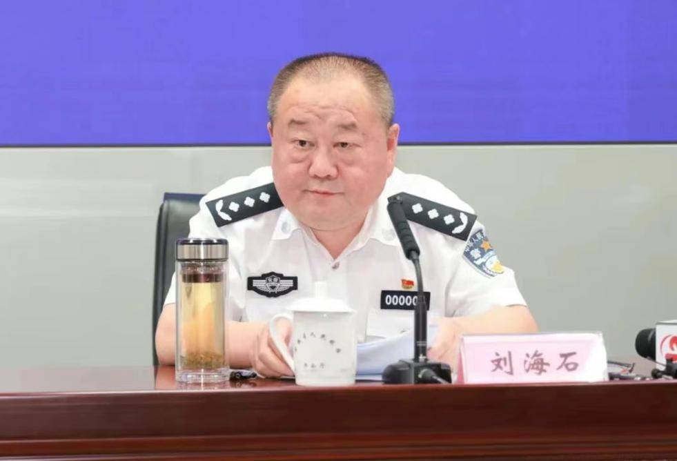 中央巡视组进驻后<strong></p>
<p>国际原油开户</strong>，省公安厅原副厅长刘海石被查