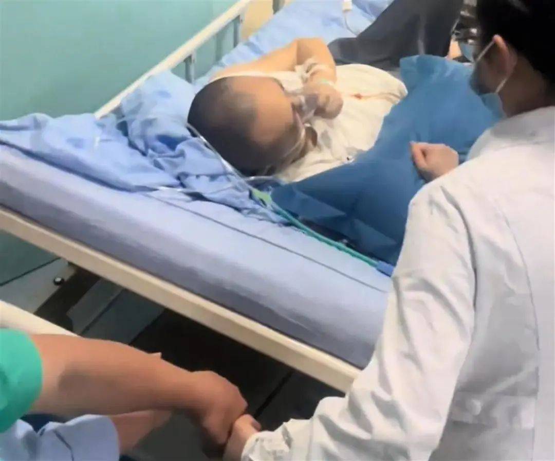 突发讣告！他已去世<strong></p>
<p>迷你原油</strong>，从确诊到离世仅1个月！