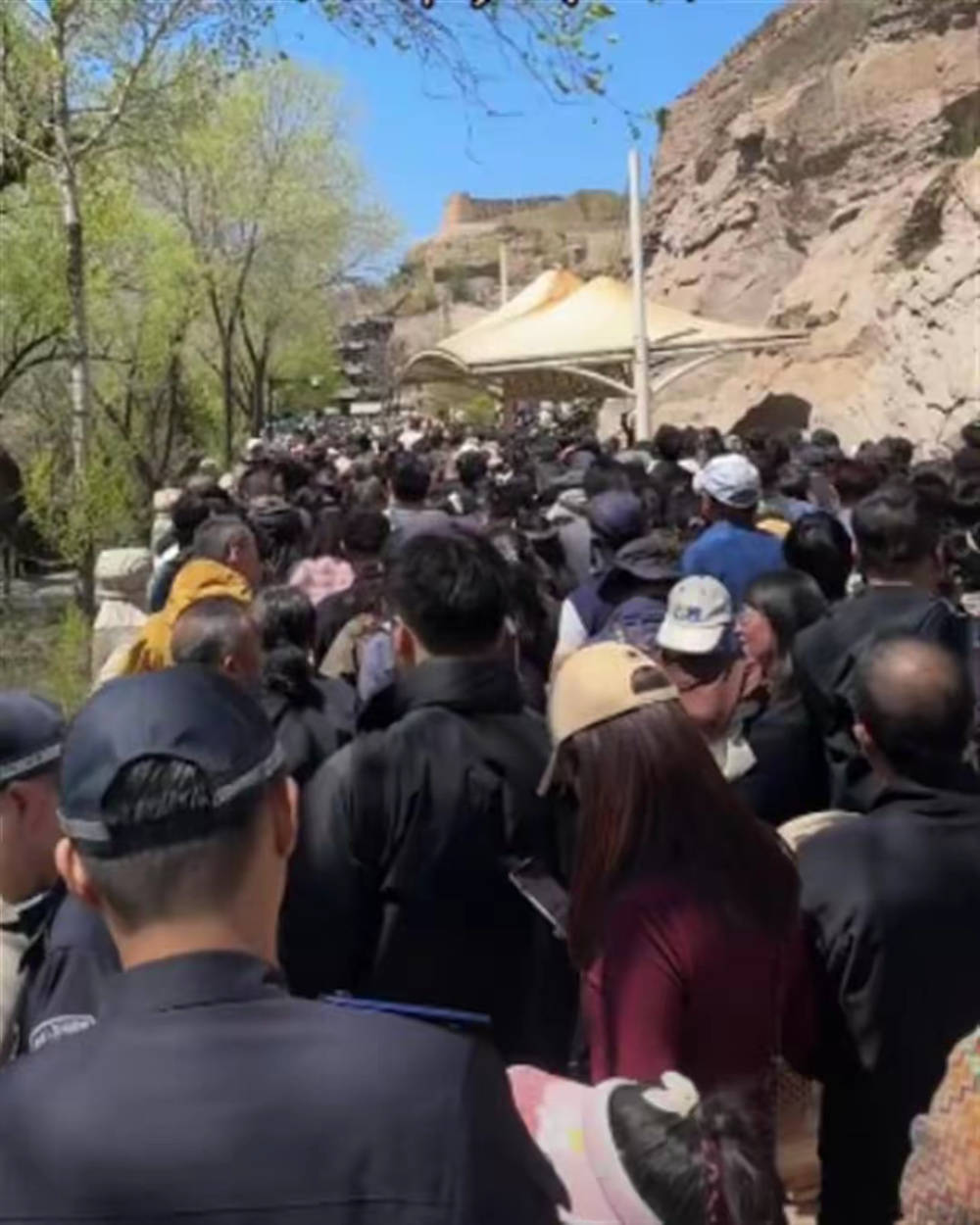 张信哲在山西大同演唱会上称约不到景区门票<strong></p>
<p>迷你原油</strong>,当地文旅回应