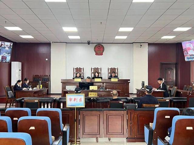 偷偷将村民银行卡与自己微信绑定<strong></p>
<p>取原油</strong>，贵州一村委原副主任盗刷村民低保金获刑