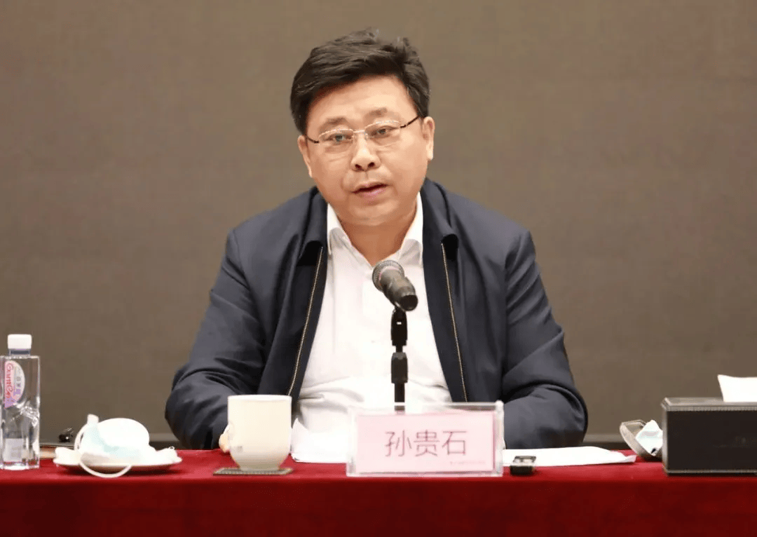 曾任唐山市委常委<strong></p>
<p>步原油</strong>，孙贵石将亲戚在唐山市的房产作为专门宴请场所，多次组织领导及下属聚餐