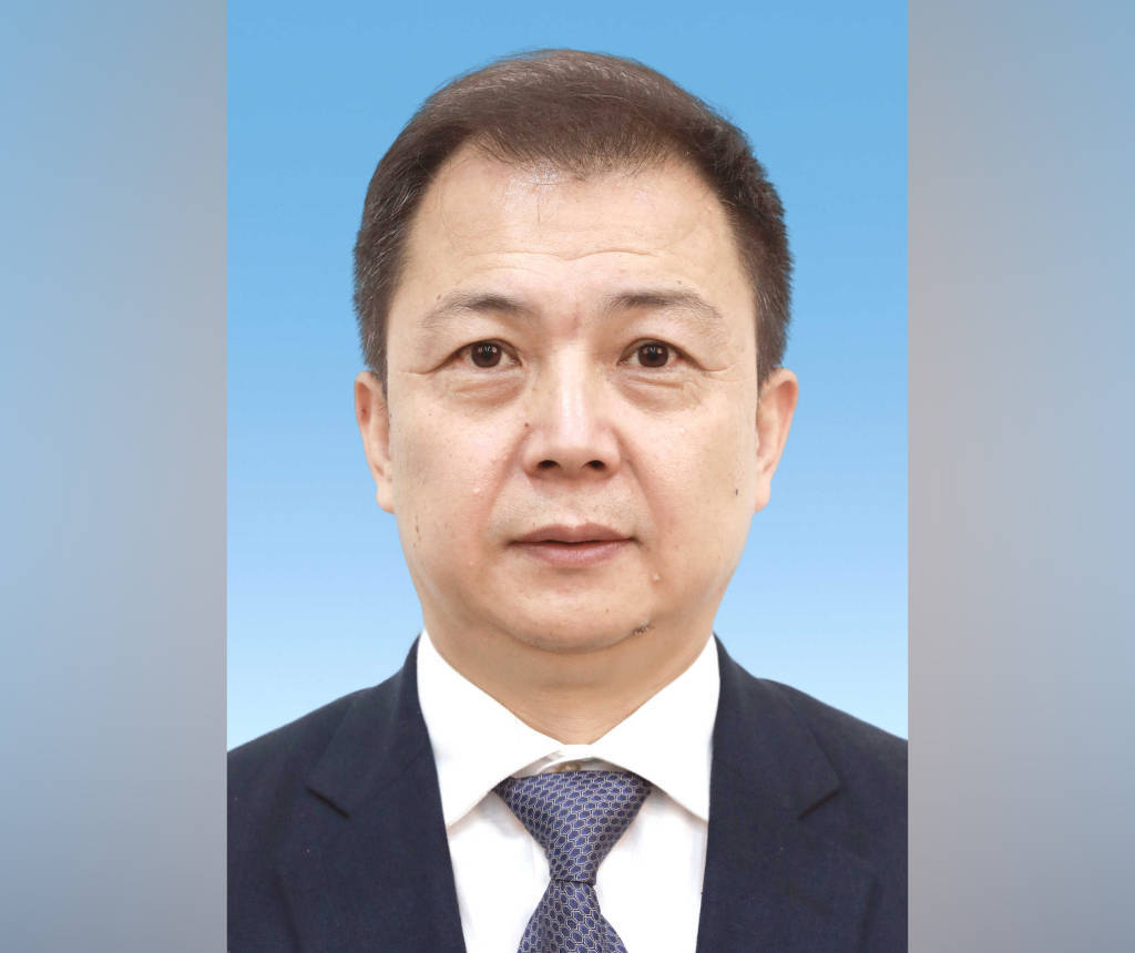 闫炳辰履新广西教育厅厅长<strong></p>
<p>原油体</strong>，曾在教育部任职