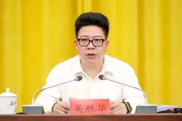 省委常委任上落马<strong></p>
<p>原油历史价格</strong>，此前多名老下属被查