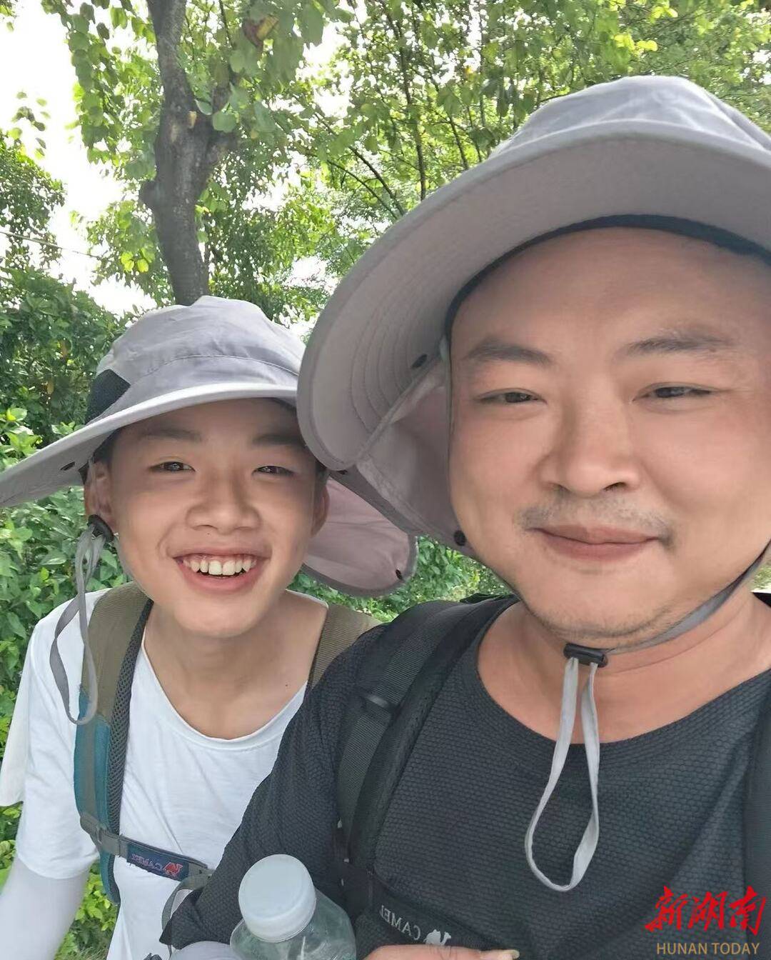他陪13岁儿子从深圳徒步回湖南：脚都走“废”<strong></p>
<p>新浪原油价格</strong>，儿子开心就好
