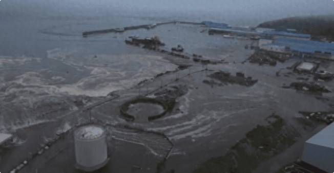 海军基地遇上大地震<strong></p>
<p>正规交易原油平台</strong>，港内全是新核潜艇，损坏一艘都能让俄军心疼