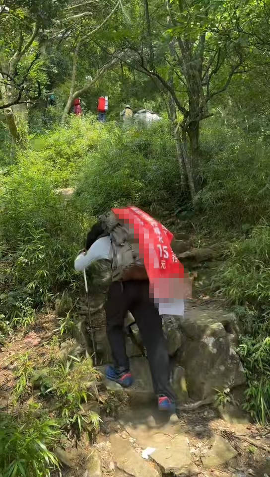 湖南一男子背40公斤蜜雪冰城上武功山售卖<strong></p>
<p>原油运价指数</strong>，当事人：收入不多纯体验，当负重训练
