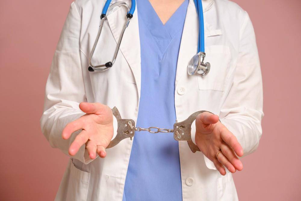 女护士获刑被开除<strong></p>
<p>原油下周</strong>，被羁押后医院仍为她缴养老保险等共计14万元 一审判返还11万元