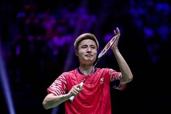 祝贺!石宇奇2比1逆转昆拉武特<strong></p>
<p>原油软件下载</strong>,获得羽毛球世锦赛男单冠军!