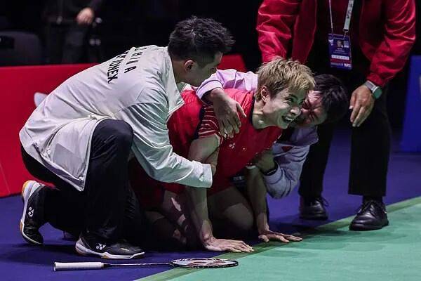 祝贺!石宇奇2比1逆转昆拉武特<strong></p>
<p>原油软件下载</strong>,获得羽毛球世锦赛男单冠军!