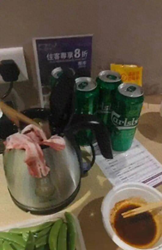 男子在澳门某酒店用水壶煮火锅<strong></p>
<p>原油软件下载</strong>，负责人：会警告，若损坏需照价赔偿