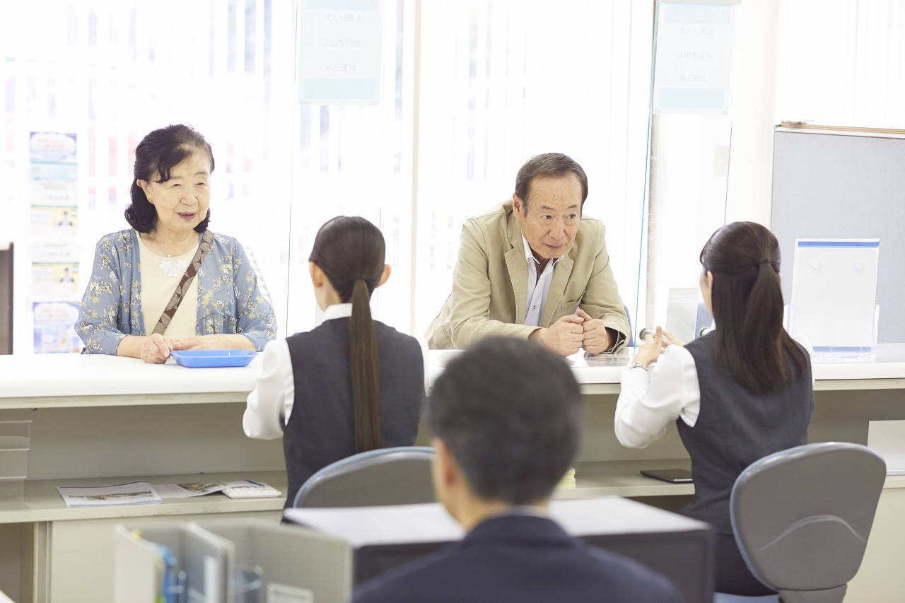 退休后<strong></p>
<p>原油软件下载</strong>，他们重新开始上班：“工资不高，图个开心”