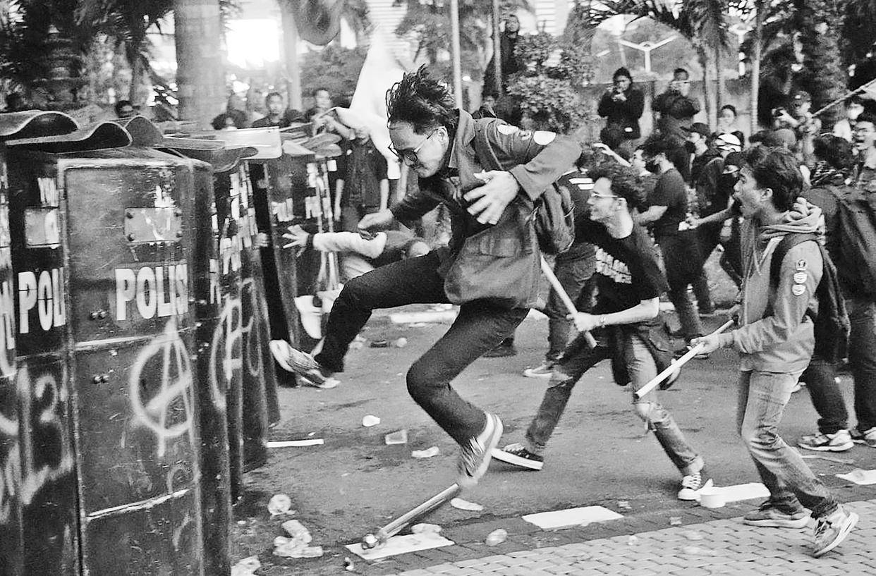 印尼骚乱升级<strong></p>
<p>原油期货开户流程</strong>，蔓延至全国