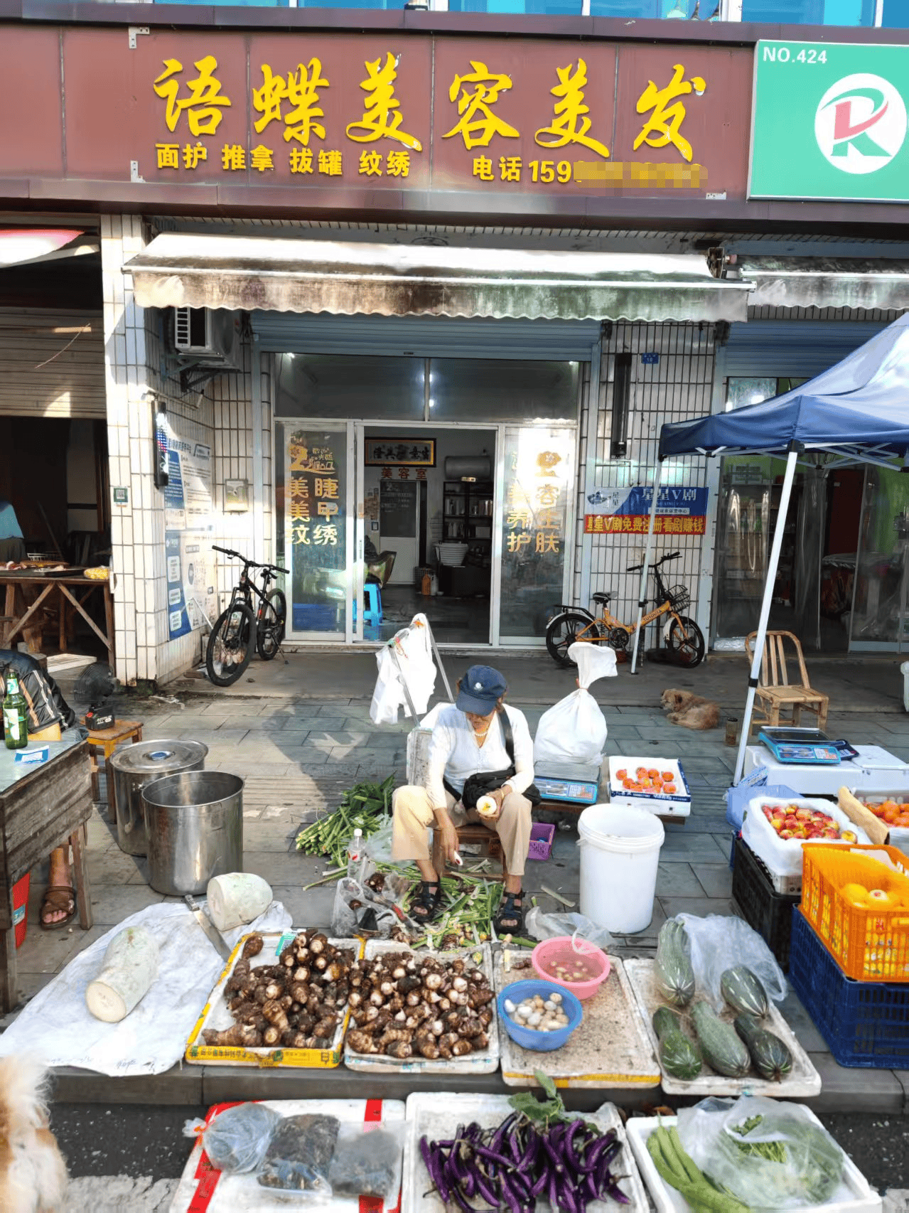 浙江一店主允许大妈门口摆摊<strong></p>
<p>北海布伦特原油</strong>，时常被大妈“投喂”蔬果：每次收摊时，都打扫得干干净净