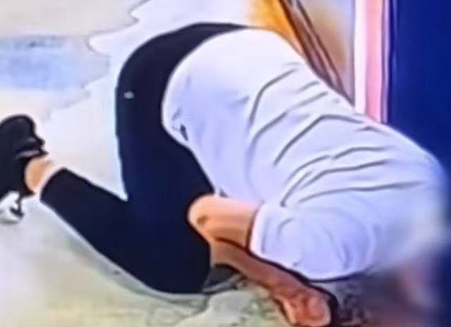 太原39岁无业男子在酒店趴地偷窥<strong></p>
<p>黄金</strong>，被发现后逃跑！拘留十日