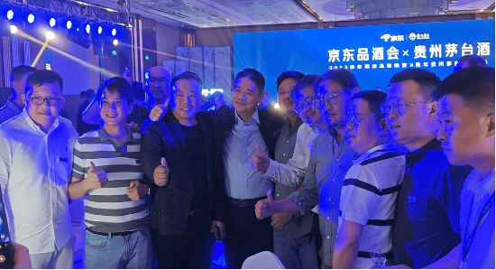 刚刚<strong></p>
<p>黄金</strong>，刘强东敬了15桌酒：喊话王兴，透露酒旅新动向