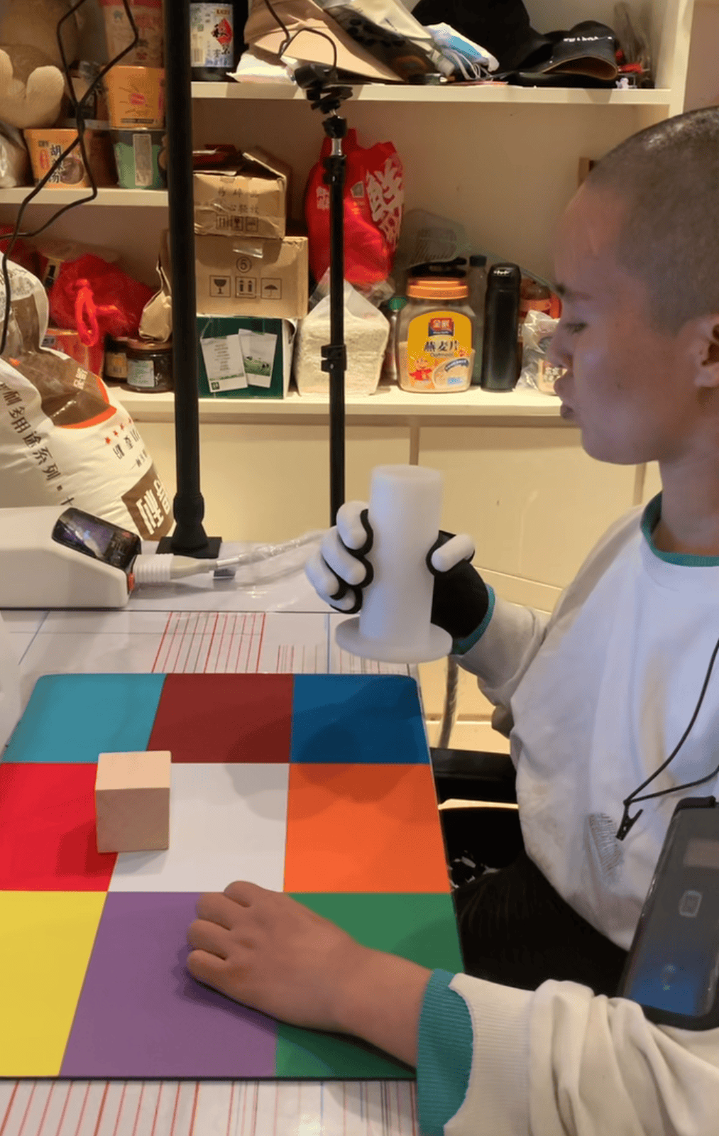 女子因车祸全身瘫痪6年仅嘴眼能动<strong></p>
<p>原油</strong>,接受脑机接口手术后通过意念抓取物品!当事人讲述