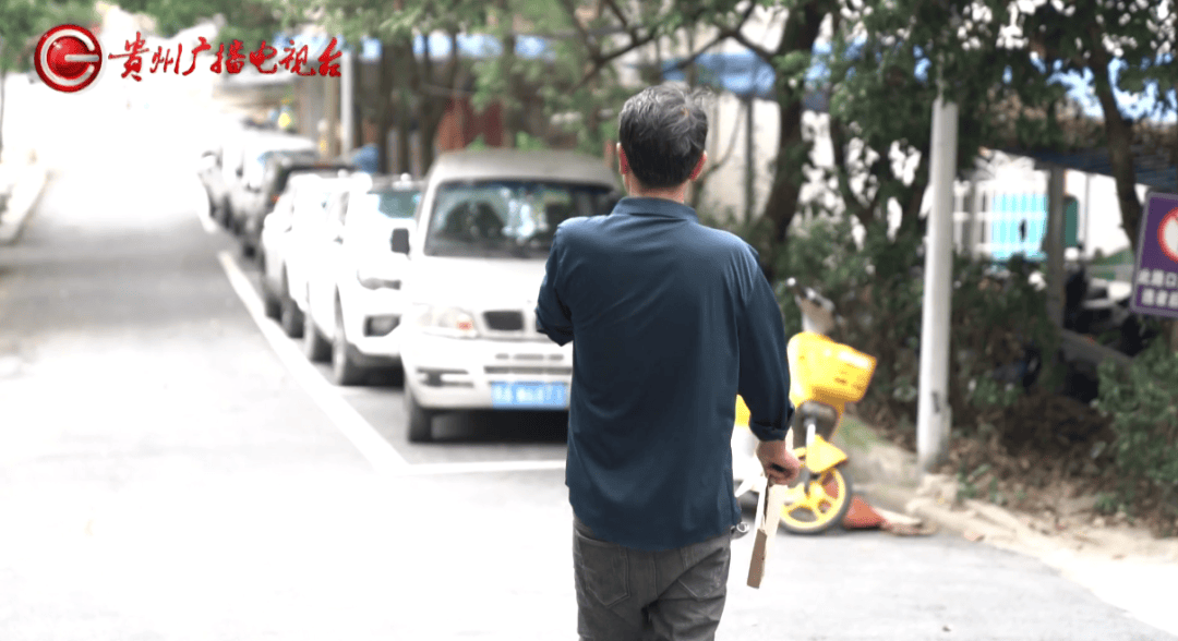 心酸!12岁男孩“独居”贵阳一安置房内<strong></p>
<p>原油最新新闻</strong>,父亲回应:迫于无奈,因为……