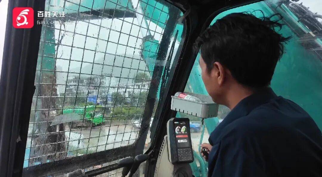 心酸!12岁男孩“独居”贵阳一安置房内<strong></p>
<p>原油最新新闻</strong>,父亲回应:迫于无奈,因为……