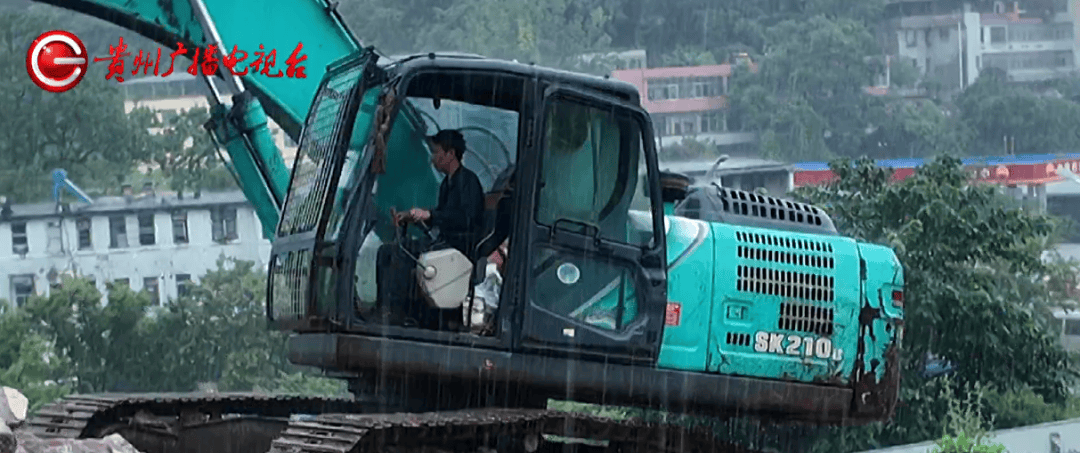 心酸!12岁男孩“独居”贵阳一安置房内<strong></p>
<p>原油最新新闻</strong>,父亲回应:迫于无奈,因为……