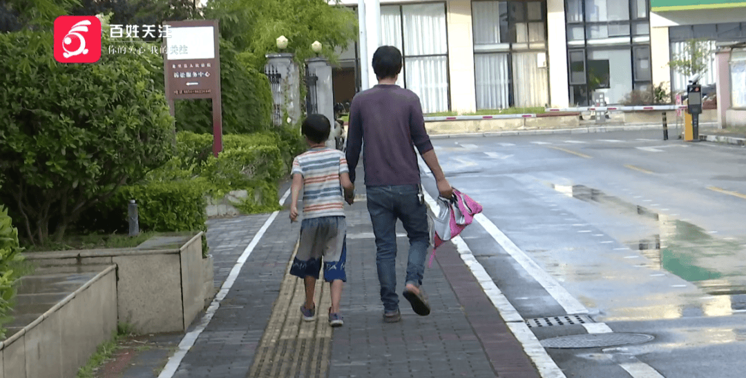 心酸!12岁男孩“独居”贵阳一安置房内<strong></p>
<p>原油最新新闻</strong>,父亲回应:迫于无奈,因为……