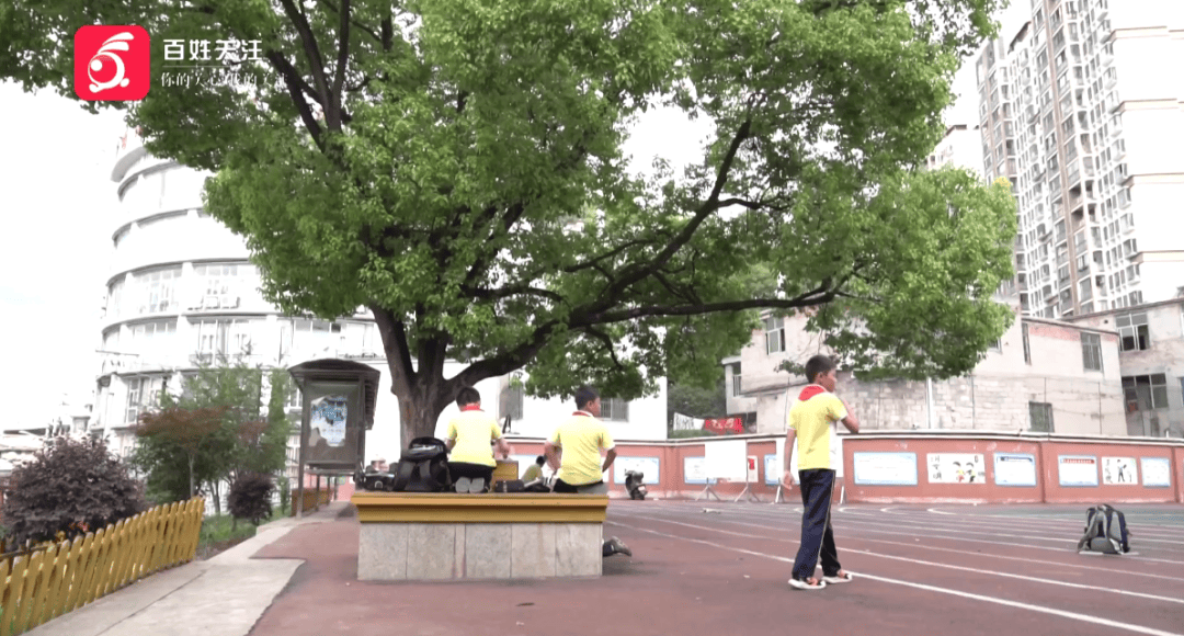 心酸!12岁男孩“独居”贵阳一安置房内<strong></p>
<p>原油最新新闻</strong>,父亲回应:迫于无奈,因为……